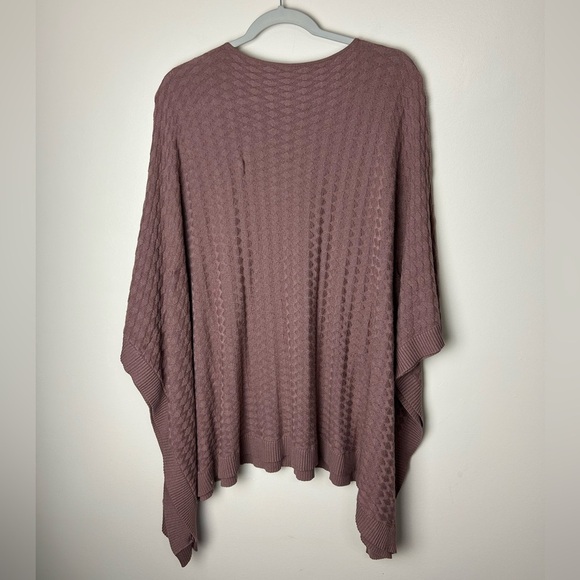 Lululemon Divinity Poncho *Woven - Picture 7 of 8